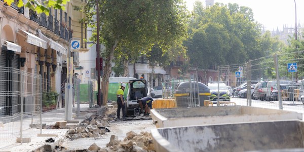 El Ayuntamiento inicia la segunda fase de las obras en la calle Adriano para ampliar aceras y mejorar la accesibilidad