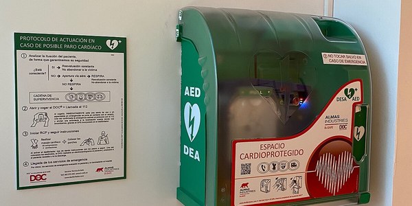 El Ayuntamiento instala por primera vez desfibriladores en todos los espacios culturales municipales