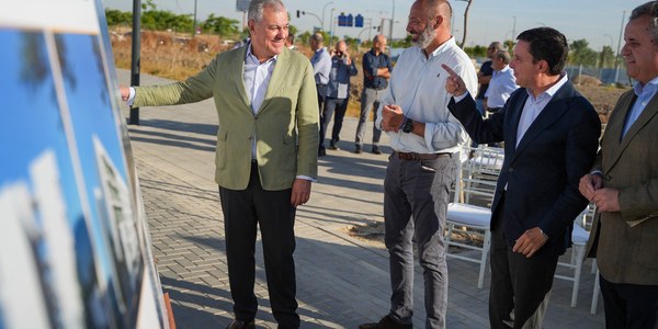 El Ayuntamiento pone en marcha el próximo 7 de enero la línea CJ1 de Tussam para dar servicio al barrio de Isla Natura en Palmas Altas