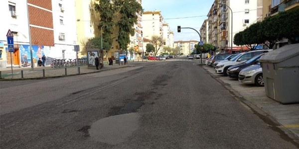 El Ayuntamiento reasfaltará Ciudad de Chiva, arteria principal del barrio de Alcosa, a partir del próximo domingo