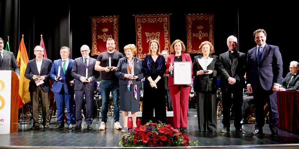 El Ayuntamiento reconoce a entidades y vecinos del Distrito Macarena por su trayectoria y entrega a sus barrios