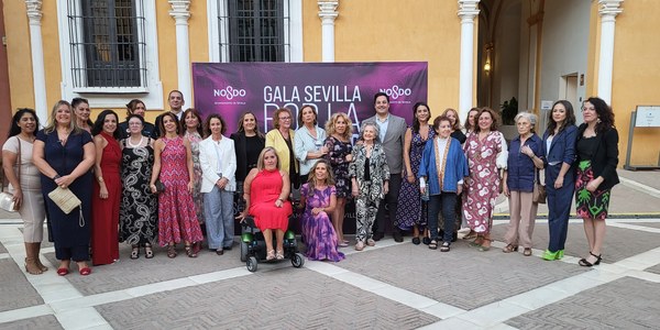 El Ayuntamiento reconoce la labor por la igualdad de personas y entidades en la I Gala ‘Sevilla por la Igualdad’