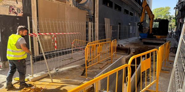 El Ayuntamiento renueva instalación de redes en Aponte, aledaña a la Plaza del Duque, que contará con adoquín de Gerena