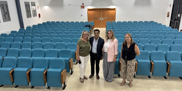 El Ayuntamiento renueva los patios de butacas de tres centros cívicos para reforzar la cultura en los barrios