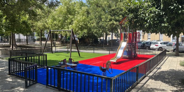 El Ayuntamiento renueva los suelos de seguridad de los parques infantiles de Pumarejo, Alfalfa, Manuel Vallejo y calle Maestras y eleva a 112 los espacios renovados en solo dos años