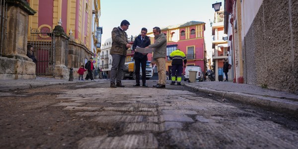 El Ayuntamiento restaurará la Plaza de San Ildefonso tras el hallazgo de adoquines históricos de Gerena