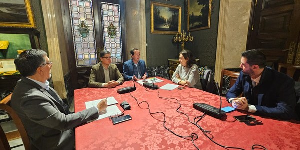 El Ayuntamiento se reúne con los comerciantes para preparar las próximas convocatorias de ayudas por obras de larga duración