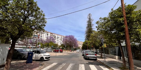 El Gobierno de José Luis Sanz ordena la retirada de postes telefónicos en acerados por incumplir con la normativa de accesibilidad