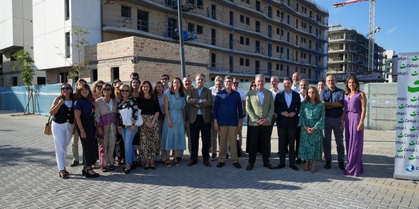 El Gobierno de Sanz celebra los avances en las viviendas de Palmas altas un año después de la colocación de la primera piedra