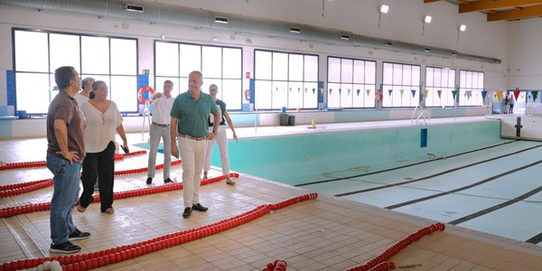 El Gobierno de Sanz comienza la renovación de la pista del pabellón del C. D. San Jerónimo con pavimento de primera calidad, atendiendo una demanda histórica