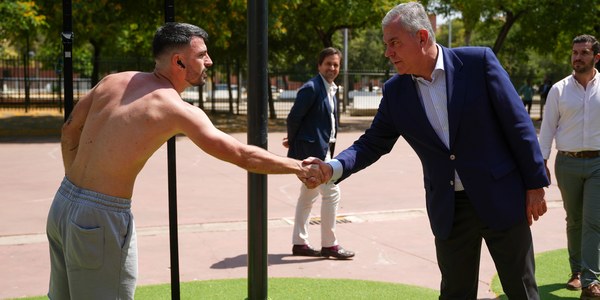 El Gobierno de Sanz impulsa la instalación de zonas de calistenia para el fomento de este deporte en los parques de Sevilla