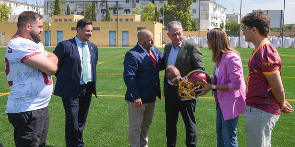 El Gobierno de Sanz instala en Torreblanca un césped de fútbol americano al nivel de los mejores de España