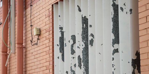 El Gobierno de Sanz invierte casi 1 millón de euros en la renovación de las lamas de las ventanas de 16 colegios públicos, que contarán con tratamiento antivandalismo