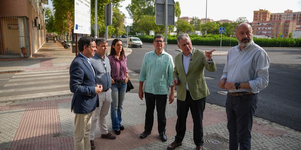 El Gobierno de Sanz reasfalta la avenida de Reino Unido, arteria fundamental de entrada y salida de Los Bermejales