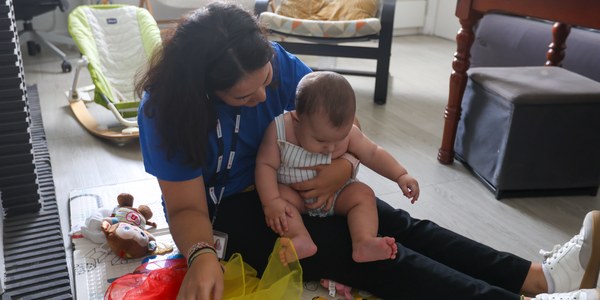 El Gobierno de Sanz refuerza la conciliación familiar con la renovación del servicio gratuito de canguros a domicilio, dotado con más de 1,2 millones de euros