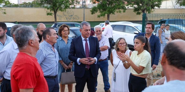 El Gobierno de Sanz renovará y ampliará el parque infantil entre las calles Ontur y Jesús del Divino Perdón y anuncia nuevas inversiones en Alcosa
