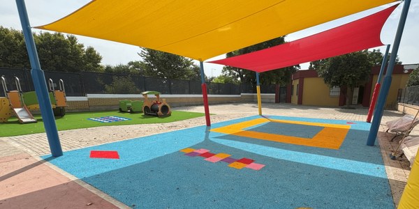 El Gobierno de Sanz renueva los exteriores del colegio Juan Ramón Jiménez con una moderna zona de infantil y nueva pista deportiva