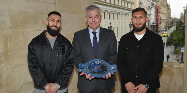 José Luis Sanz recibe a Ratón y Falito, los boxeadores sevillanos que se enfrentarán en el Europeo de Boxeo