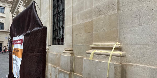 La Policía Local investiga las pintadas encontradas en la fachada del Ayuntamiento y otros puntos del casco histórico