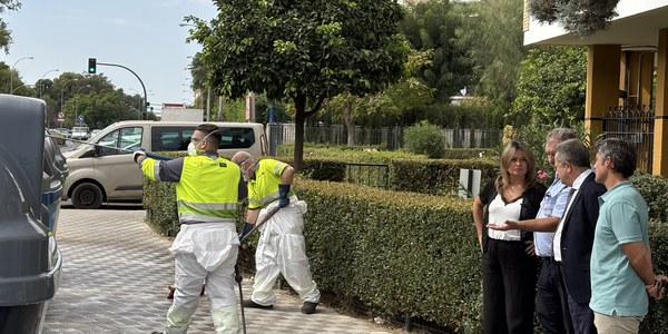 Lipasam pone en marcha un nuevo servicio que limpiará más de 500 contenedores diarios en la ciudad