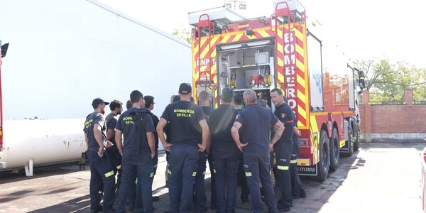Los bomberos de Sevilla reciben una formación específica para manejar la nueva Bomba Nodriza Pesada. Los bomberos de Sevilla reciben una formación específica para manejar la nueva Bomba Nodriza Pesada.