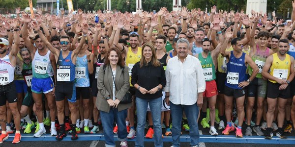 Pedro Garrido y Laura Rivera se imponen en la Carrera Casco Antiguo ‘CaixaBank’, que con casi 10 000 inscritos ha cerrado este domingo el Circuito Divina Seguros del Ayuntamiento