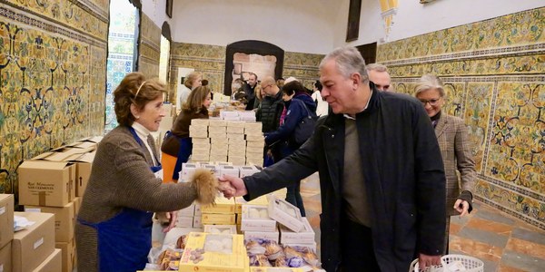 Sanz subraya el valor cultural y patrimonial de los conventos en la tradicional muestra de dulces del Alcázar