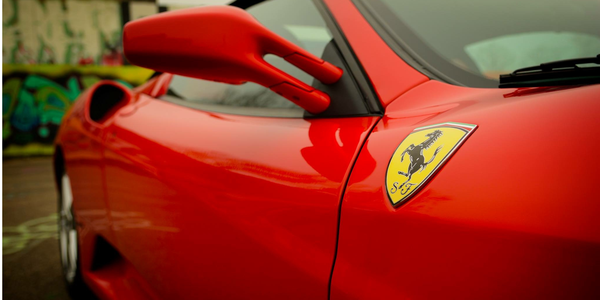 Sevilla acoge la Ferrari Cavalcade, donde 115 coches procedentes de más de 25 países recorrerán la ciudad