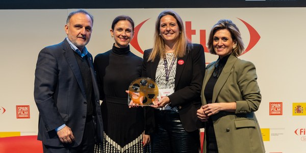Sevilla recibe junto a la productora sevillana Áralan Films, el Premio a la Mejor Producción de Spain Film Commission 2024, por ‘Rita’ de Paz Vega