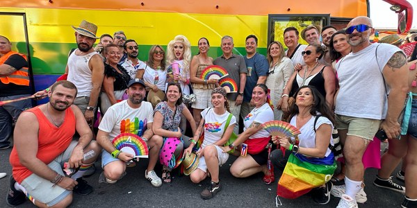 Sevilla se viste de arcoíris con la Marcha del Orgullo