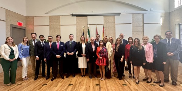 Sevilla y Coral Gables refuerzan su hermanamiento con un acto de intercambio cultural