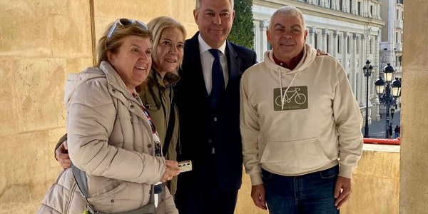 El alcalde Sanz comparte con los sevillanos la jornada de puertas abiertas del Ayuntamiento con motivo del Día de Andalucía