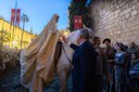 El alcalde Sanz da la bienvenida a Carlos V e Isabel de Portugal en el Real Alcázar tras su desfile conmemorativo, que ha contado con la asistencia de miles de sevillanos