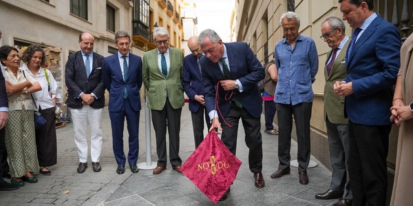 El alcalde Sanz inaugura el Paseo de los Poetas del 27 con la placa dedicada a Sánchez Mejías