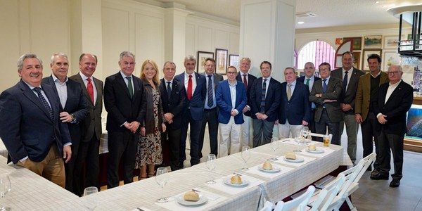 El alcalde Sanz se reúne con el Foro FISE para impulsar una agenda de eventos deportivos para promocionar la marca Sevilla