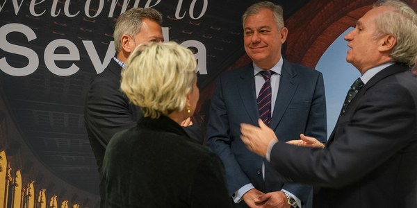 El alcalde Sanz sitúa a Sevilla ante la élite empresarial de Nueva York como “la plataforma de inversión más competitiva y segura del sur de Europa”