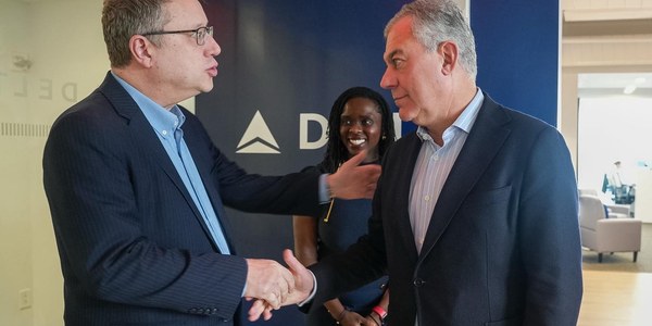 El alcalde Sanz visita las oficinas de Delta Airlines en Nueva York para impulsar la conexión aérea directa entre Sevilla y Estados Unidos