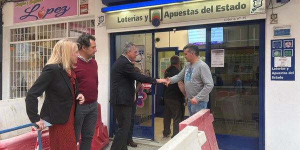 El alcalde supervisa las mejoras en el barrio de la Carrasca del distrito Macarena con una inversión de casi 150 000 euros