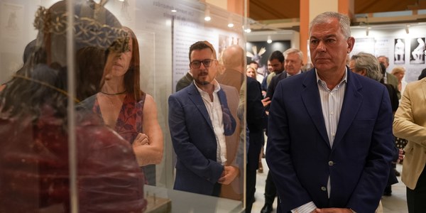 El Ayuntamiento acoge la exposición del Centenario de la Hermandad de San Esteban, que reúne por primera vez todos los bustos vinculados al Señor de la Salud y Buen Viaje