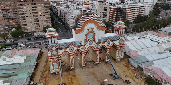 El Ayuntamiento anuncia los detalles del espectáculo del alumbrado de la Feria de Abril 2026