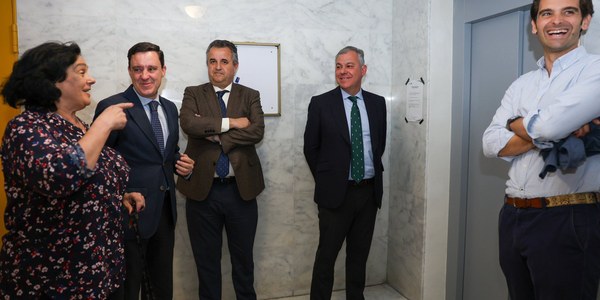 El Ayuntamiento aprueba ayudas por 1,9 millones de euros para la instalación de ascensores en viviendas de la calle Cigüeña en Los Pajaritos