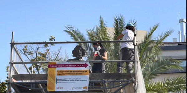 El Ayuntamiento culmina los trabajos de conservación y mejora del monumento a Velázquez en la Plaza del Duque