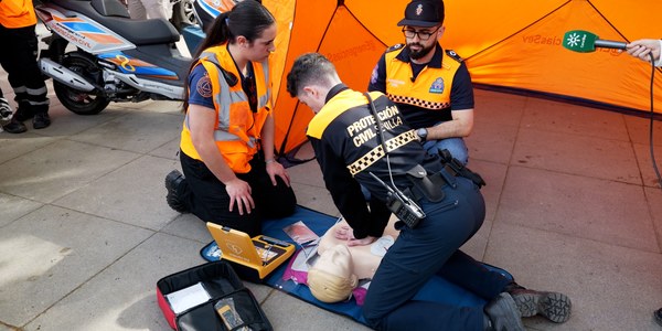 El Ayuntamiento de Sevilla contará con 220 desfibriladores para garantizar una Semana Santa Cardioprotegida