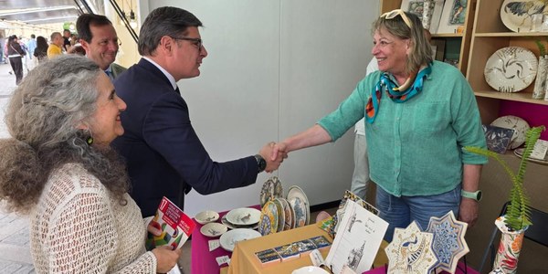 El Ayuntamiento impulsa el talento artesano local con la inauguración de la 17.ª Feria de Artesanía Creativa “Hecho en Sevilla” en su edición de primavera