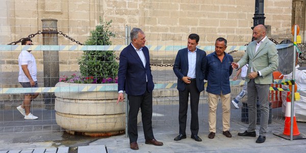 El Ayuntamiento inicia las obras de adoquinado del eje central de la Avenida de la Constitución