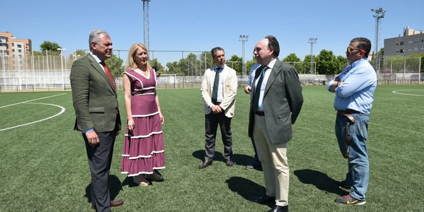 El Ayuntamiento invierte 690 000 euros en la nueva iluminación LED de cuatro campos de fútbol que contarán con sistemas de control inteligente