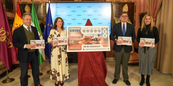 El Ayuntamiento presenta el décimo de Lotería Nacional que conmemora el 50 aniversario de Tussam