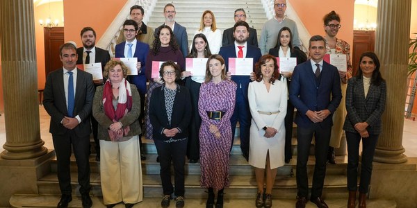 El Ayuntamiento y CSIC reconocen a los jóvenes científicos sevillanos y estudiantes en nuestra ciudad más brillantes de 2025