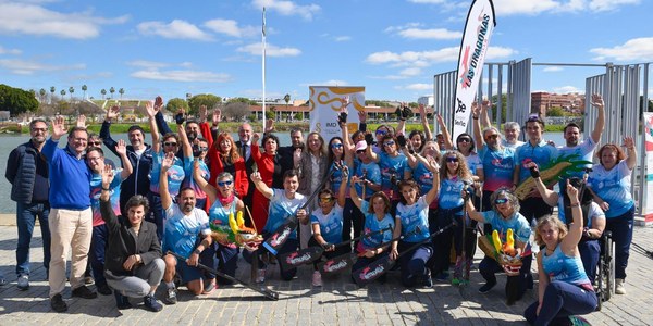 El CAN Triana, del Ayuntamiento, acoge la botadura de los nuevos barcos dragón del Club Sevilla Dragon y la Asociación BCS