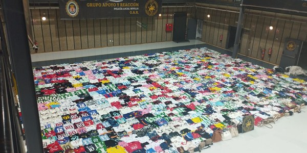 El GAR de la Policía Local de Sevilla interviene más de 3000 artículos falsificados con un valor de mercado de 100 000 euros